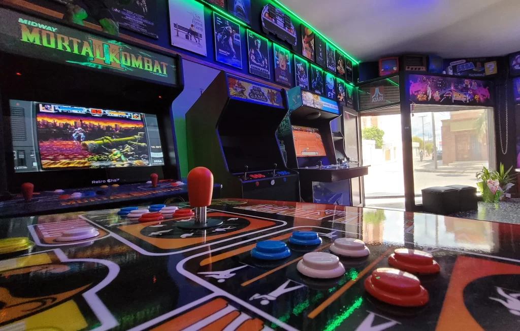 Retro Chaz vende máquinas de videojuegos arcade desde Villa María a todo el país.