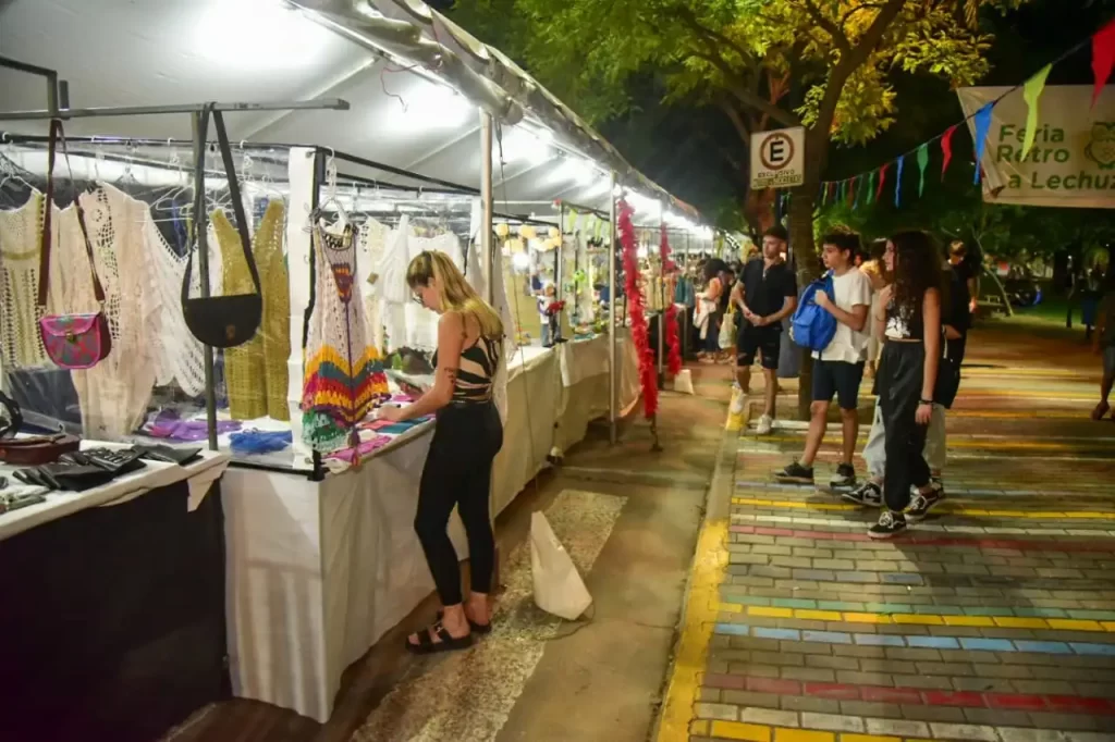 El Festival de Peñas guarda un lugar especial para los emprendedores locales.