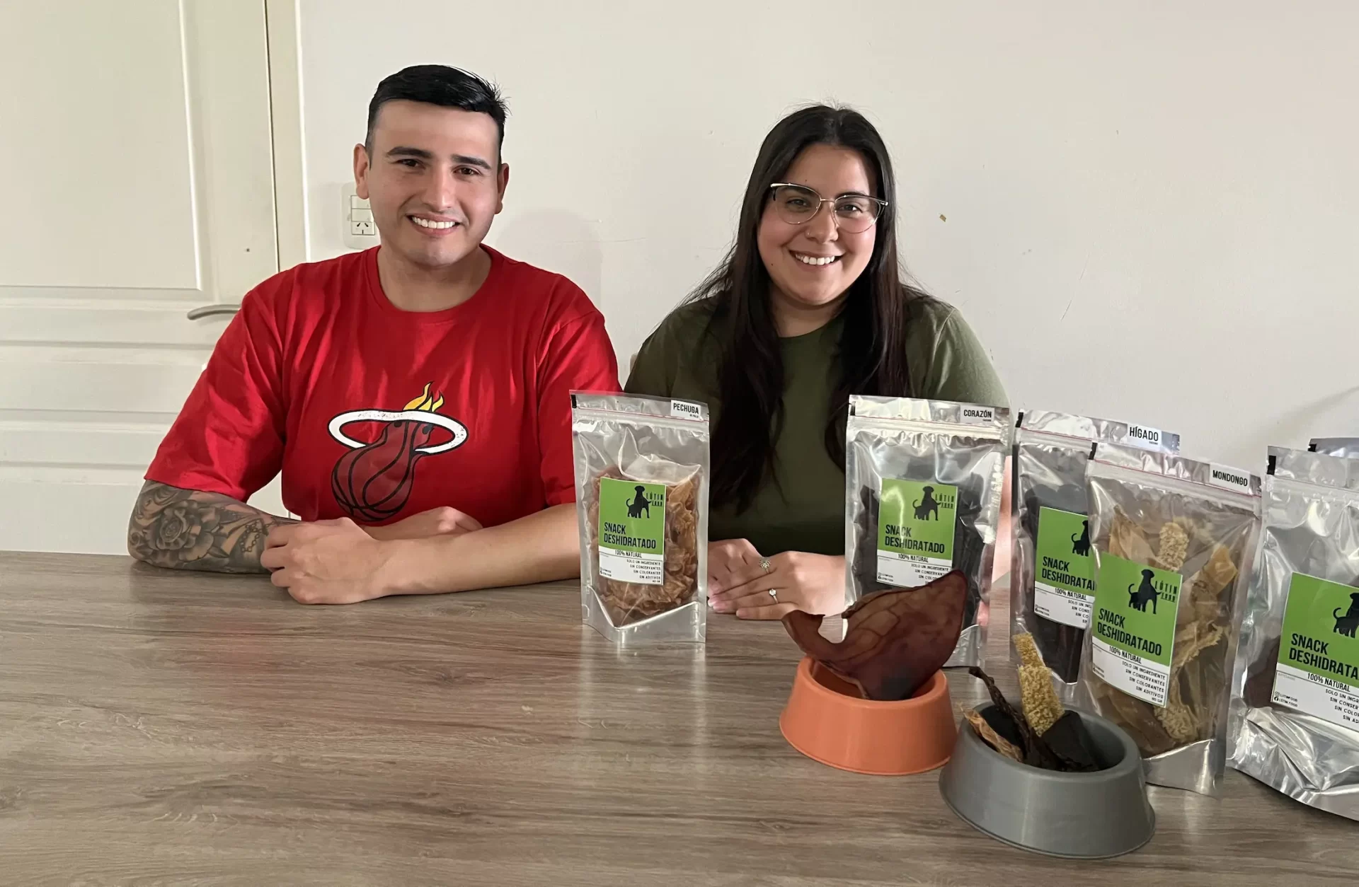 Emprendedores crearon una línea de snacks saludables para mascotas