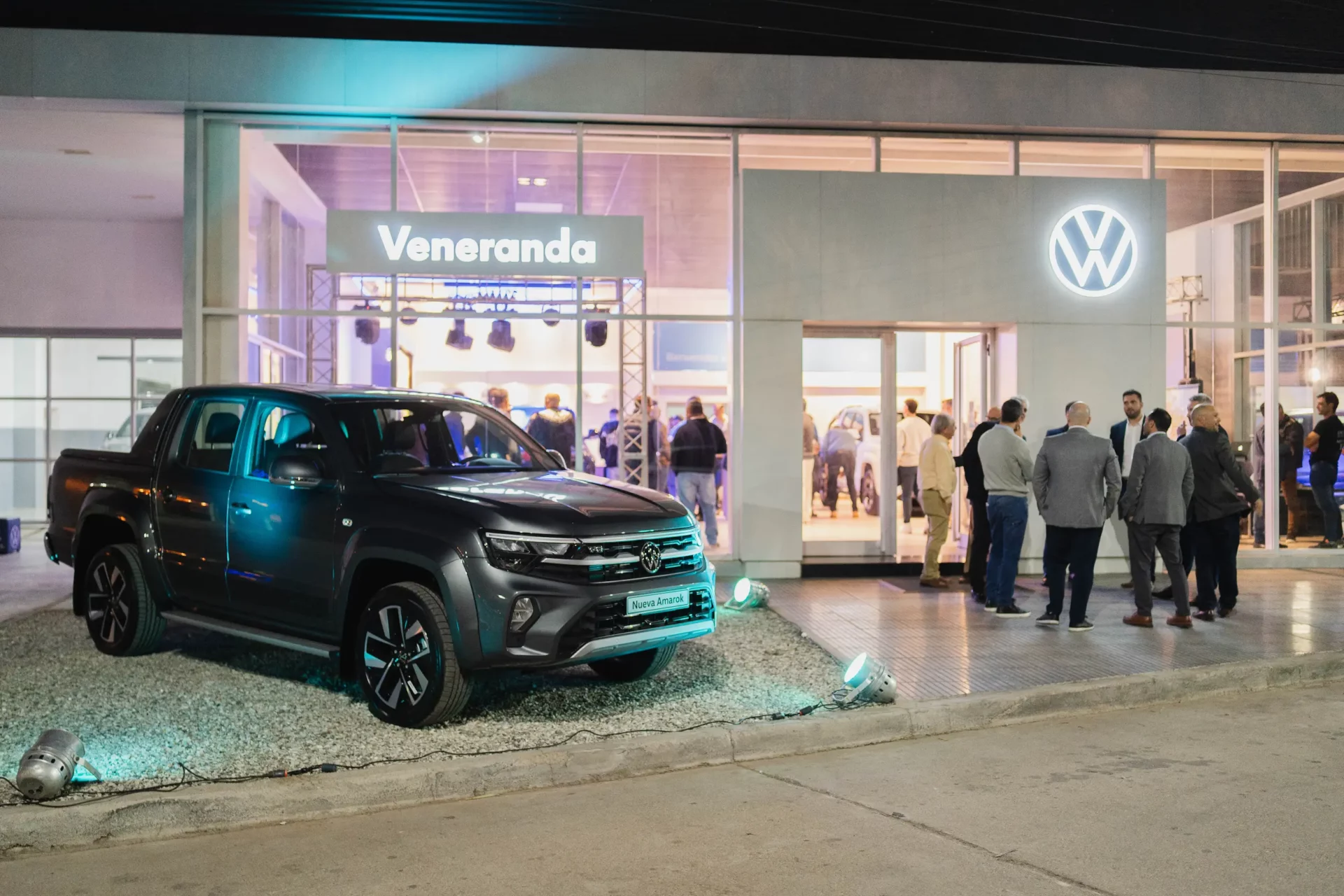 En Oliva, Veneranda presentó la nueva Amarok y flamantes instalaciones