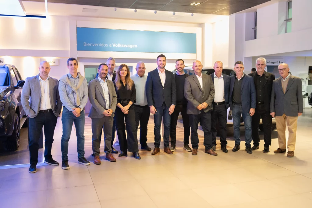 En Oliva, Veneranda presentó la nueva Amarok y flamantes instalaciones