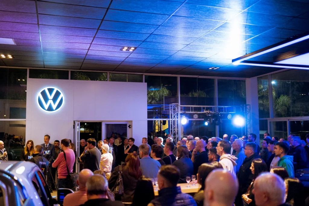 En Oliva, Veneranda presentó la nueva Amarok y flamantes instalaciones