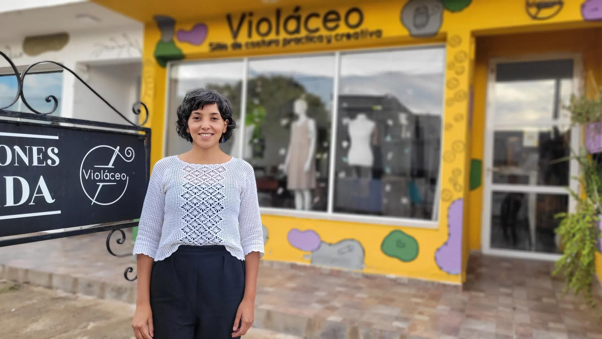 Violáceo: un espacio para crear, compartir y mantener vivo el oficio de la costura