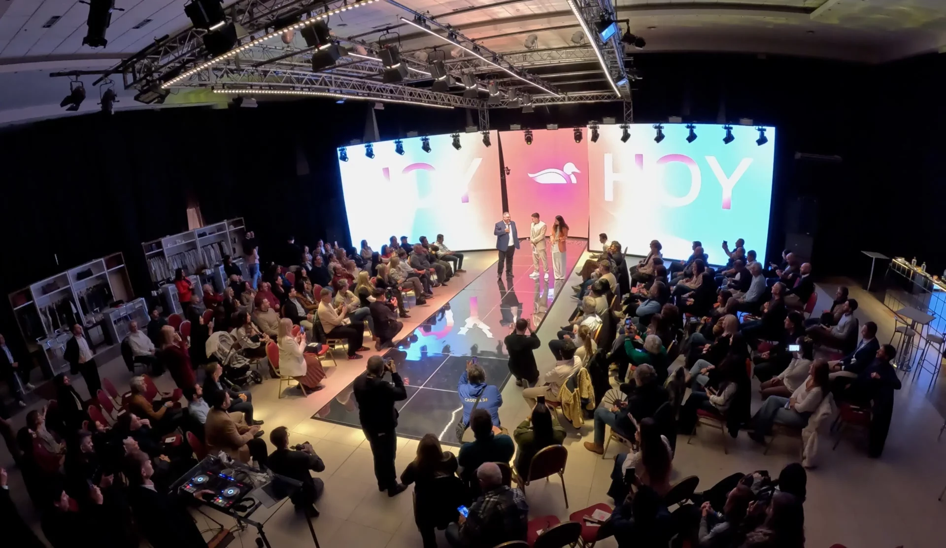 Pato Pampa presentó su nueva colección con un evento de alto impacto en Villa María