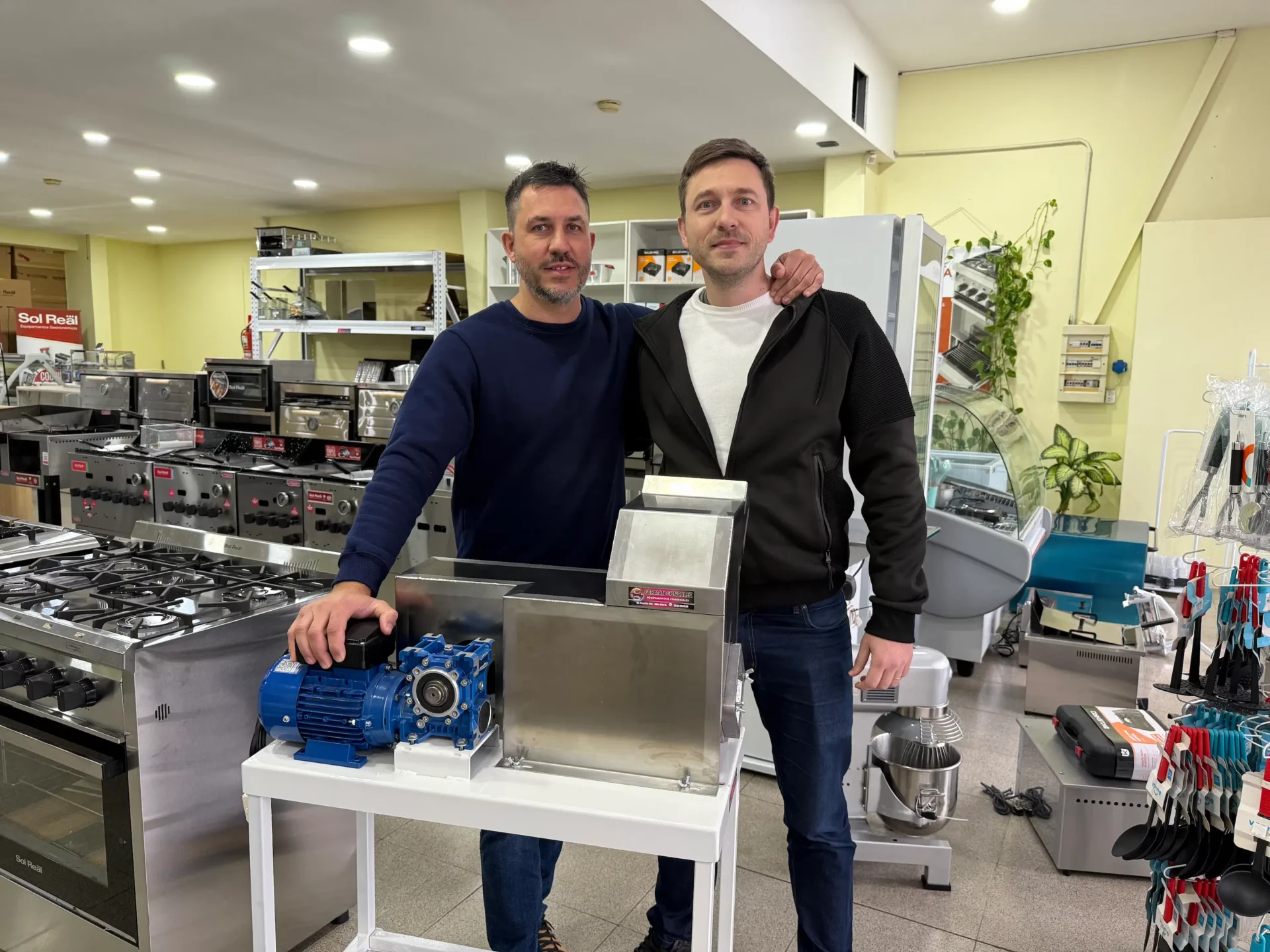 Crearon una máquina bastonera que optimiza el corte de papas en tiempo récord