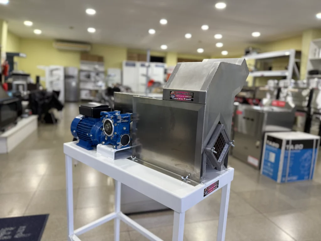 Crearon una máquina bastonera que optimiza el corte de papas en tiempo récord