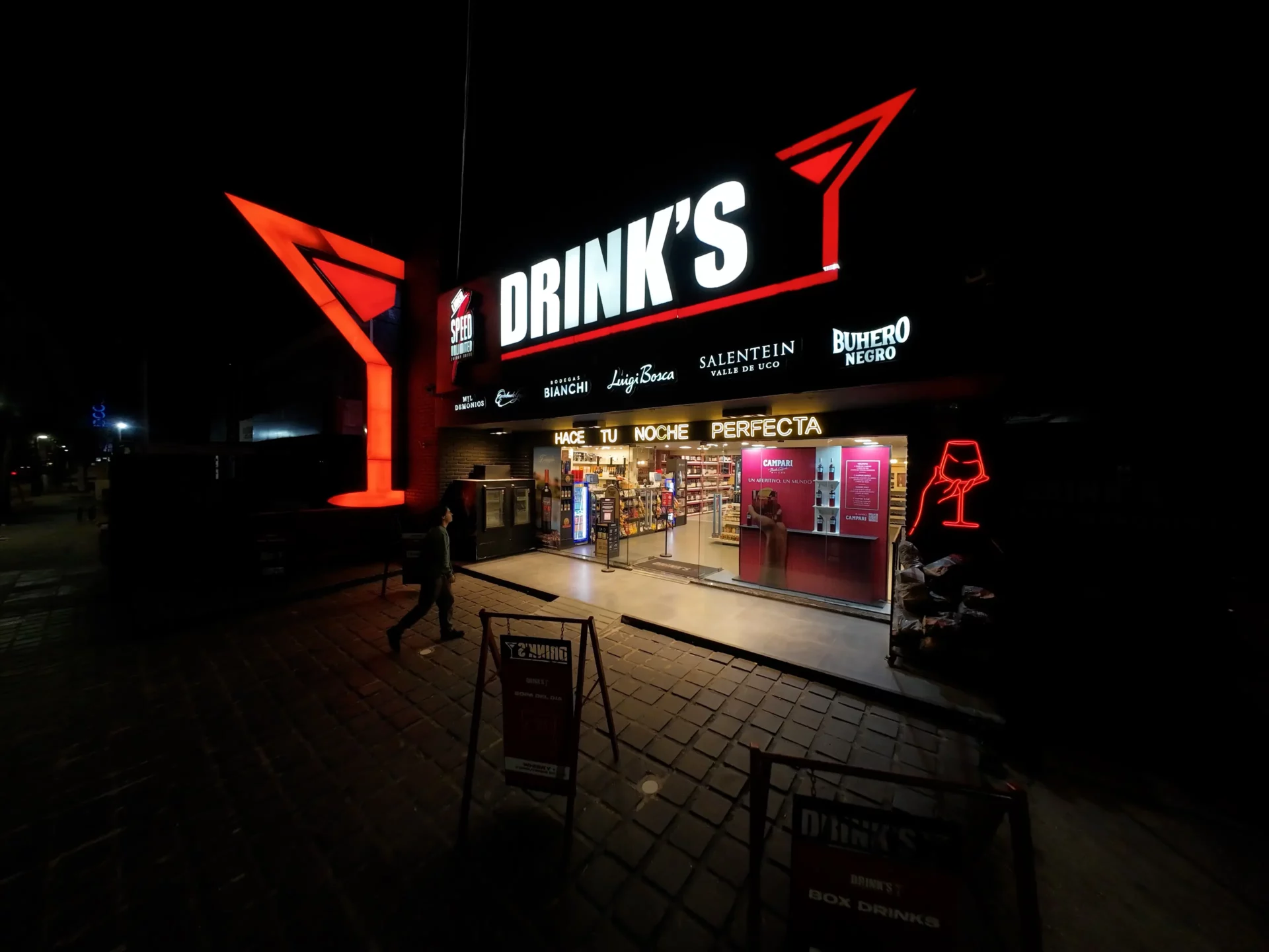 Drinks llega a Villa María con su décima franquicia y una propuesta renovada en bebidas