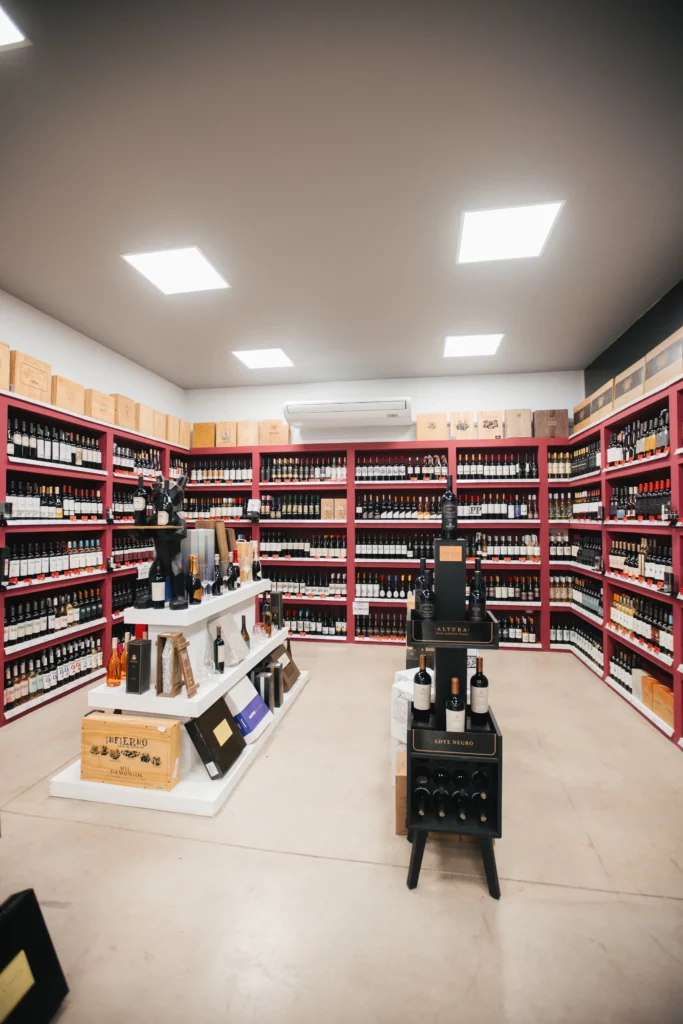 Drinks llega a Villa María con su décima franquicia y una propuesta renovada en bebidas