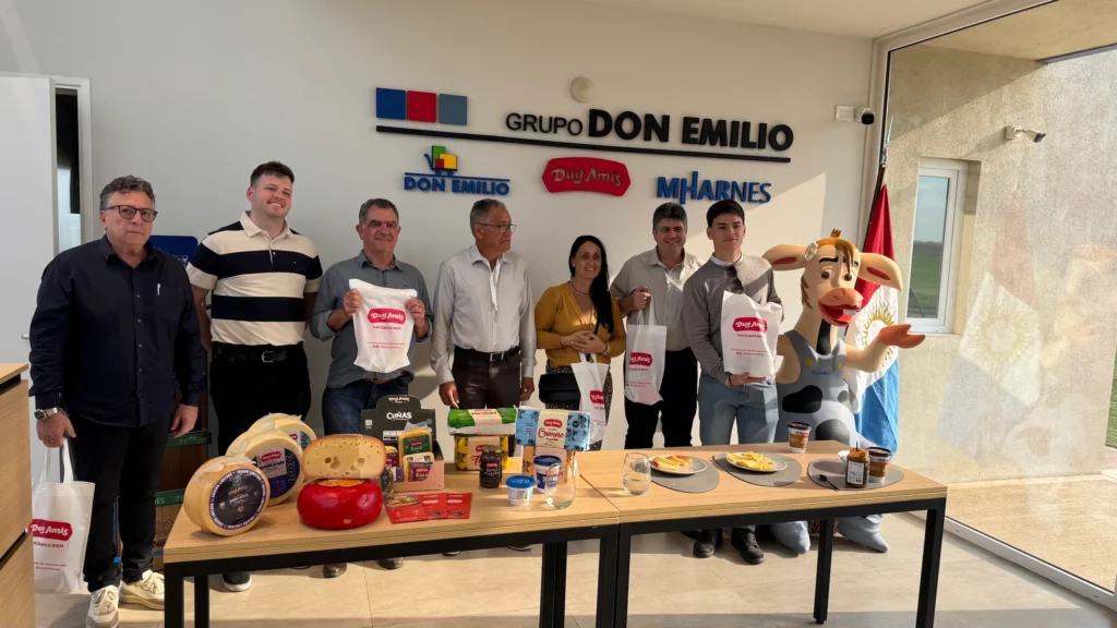 El tambo Grupo Mharnes fortaleció el vínculo entre educación y producción lechera con unos 1500 visitantes