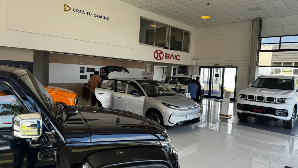Veneranda Baic acelera su crecimiento con la X55 híbrida, más modelos y plan de ahorro
