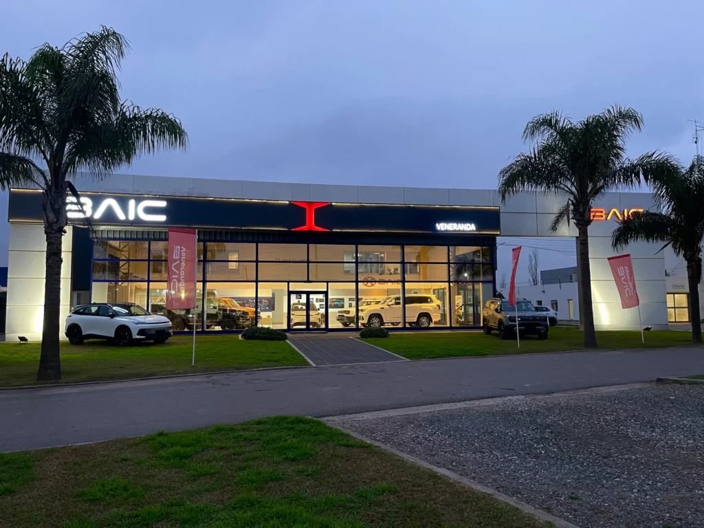 Veneranda Baic acelera su crecimiento con la X55 híbrida, más modelos y plan de ahorro