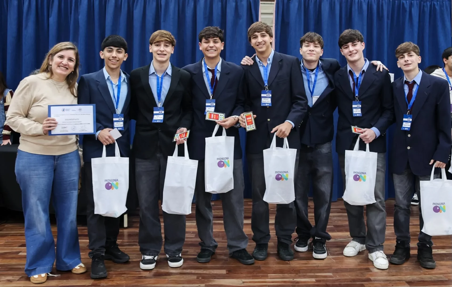 EMES premió tres proyectos creados por estudiantes secundarios de la región